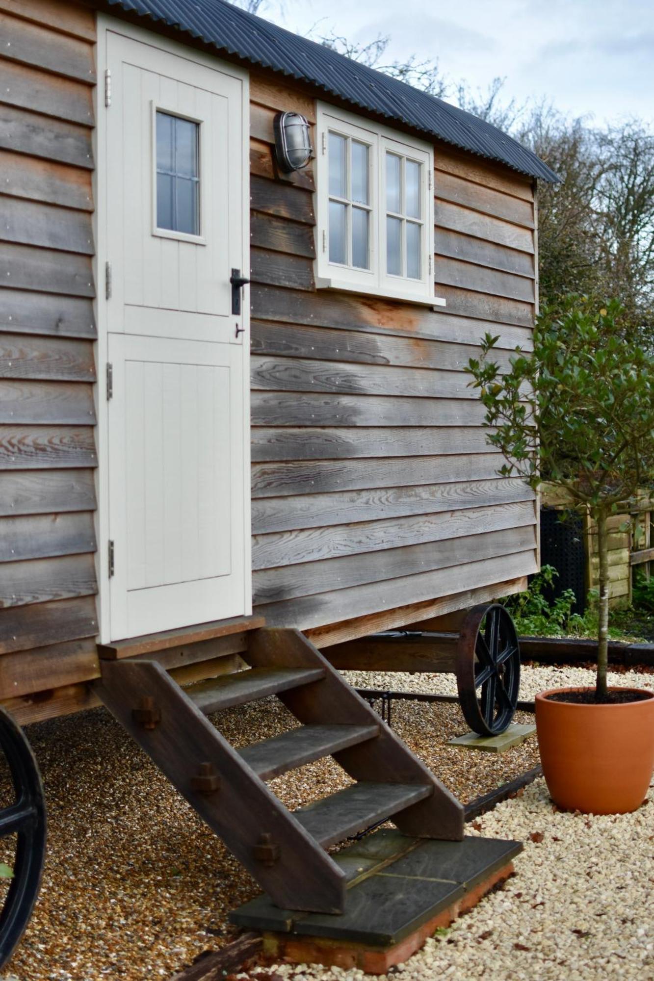 The Deer Hut Apartment Burpham