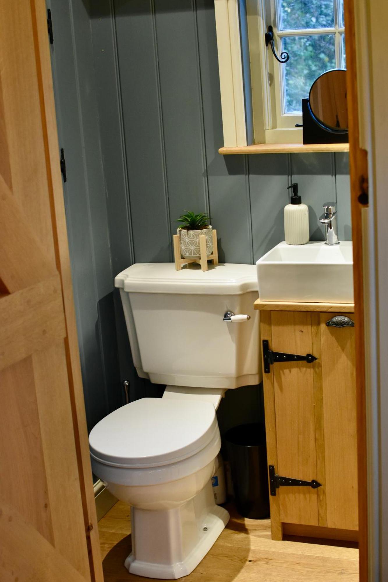 The Deer Hut * Burpham